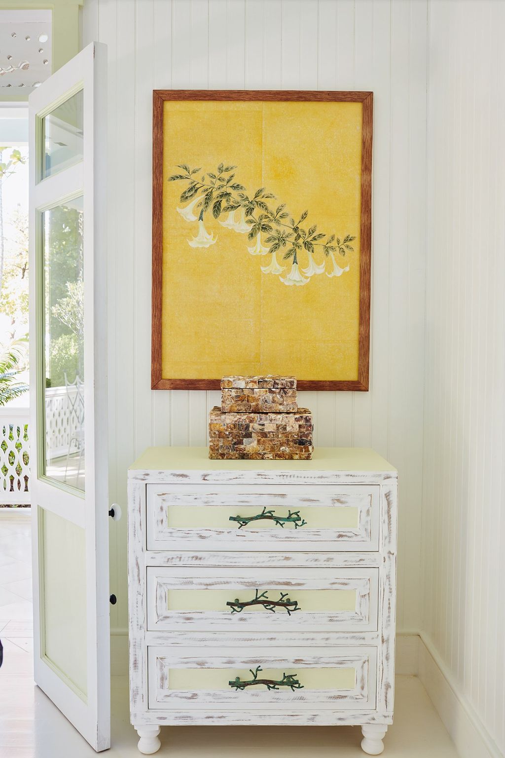 How to hang pictures