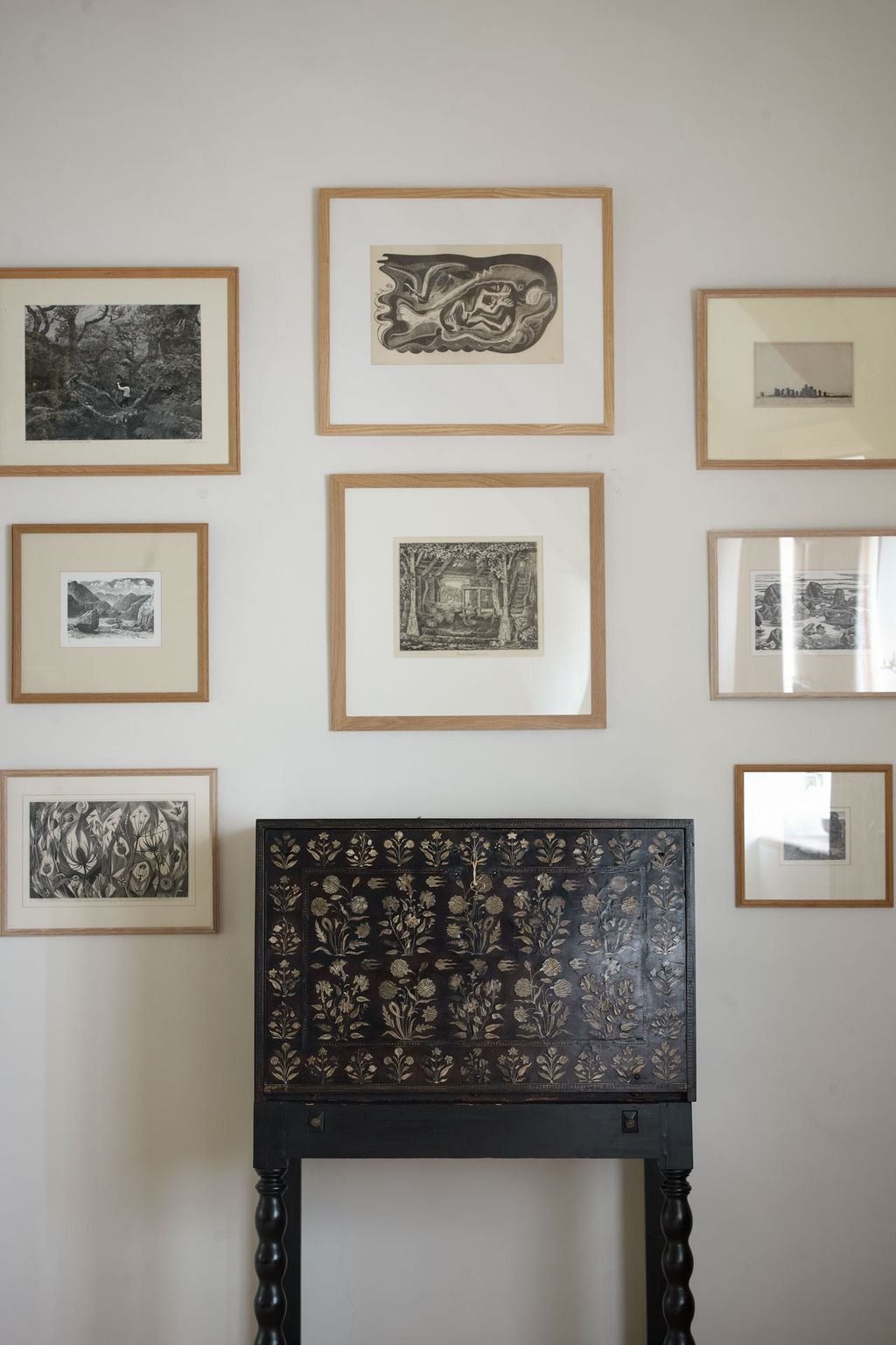 How to hang pictures