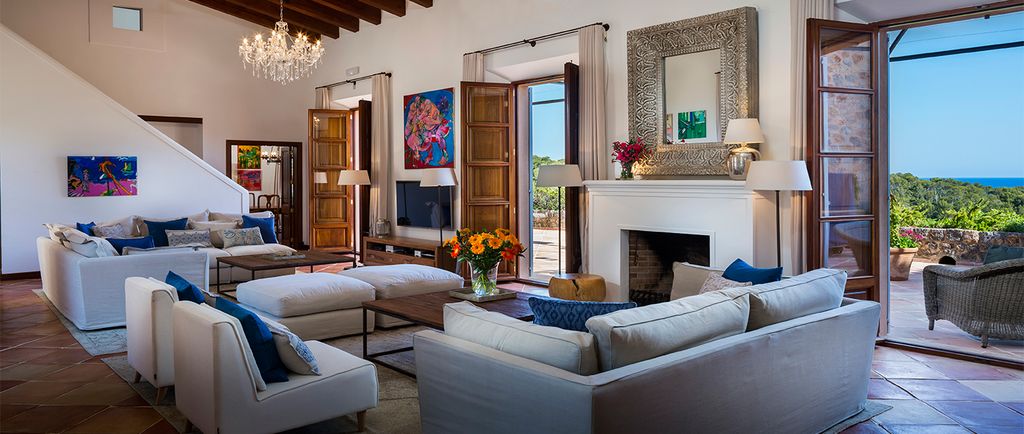 As with most houses in the Tramantuna region that Sa Terra Rotja finds itself in this house is built in the traditional...