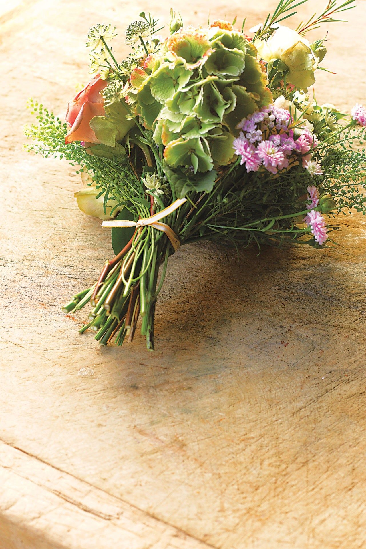 How to make a handtied bouquet of flowers