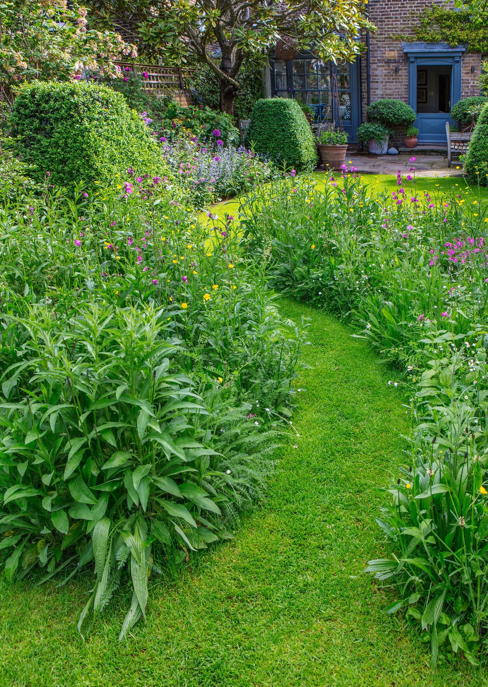 How to create a country garden in the city