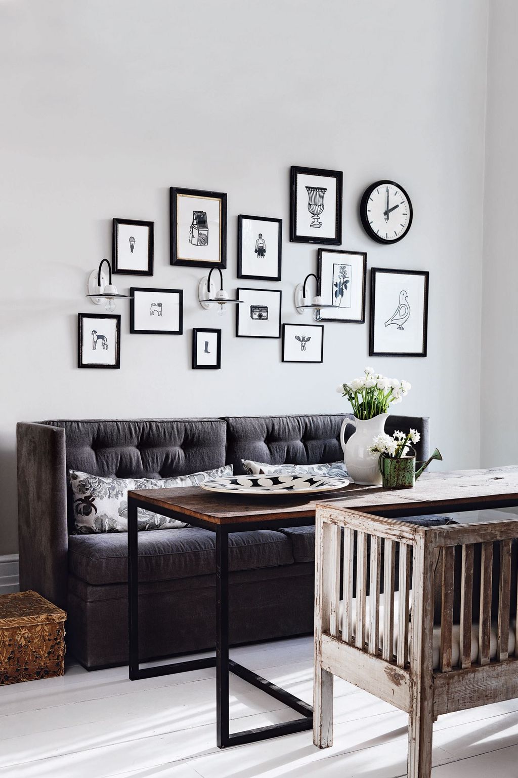 Monochrome Frame Cluster White Wall  Hanging Pictures Creative Ideas for Decoration