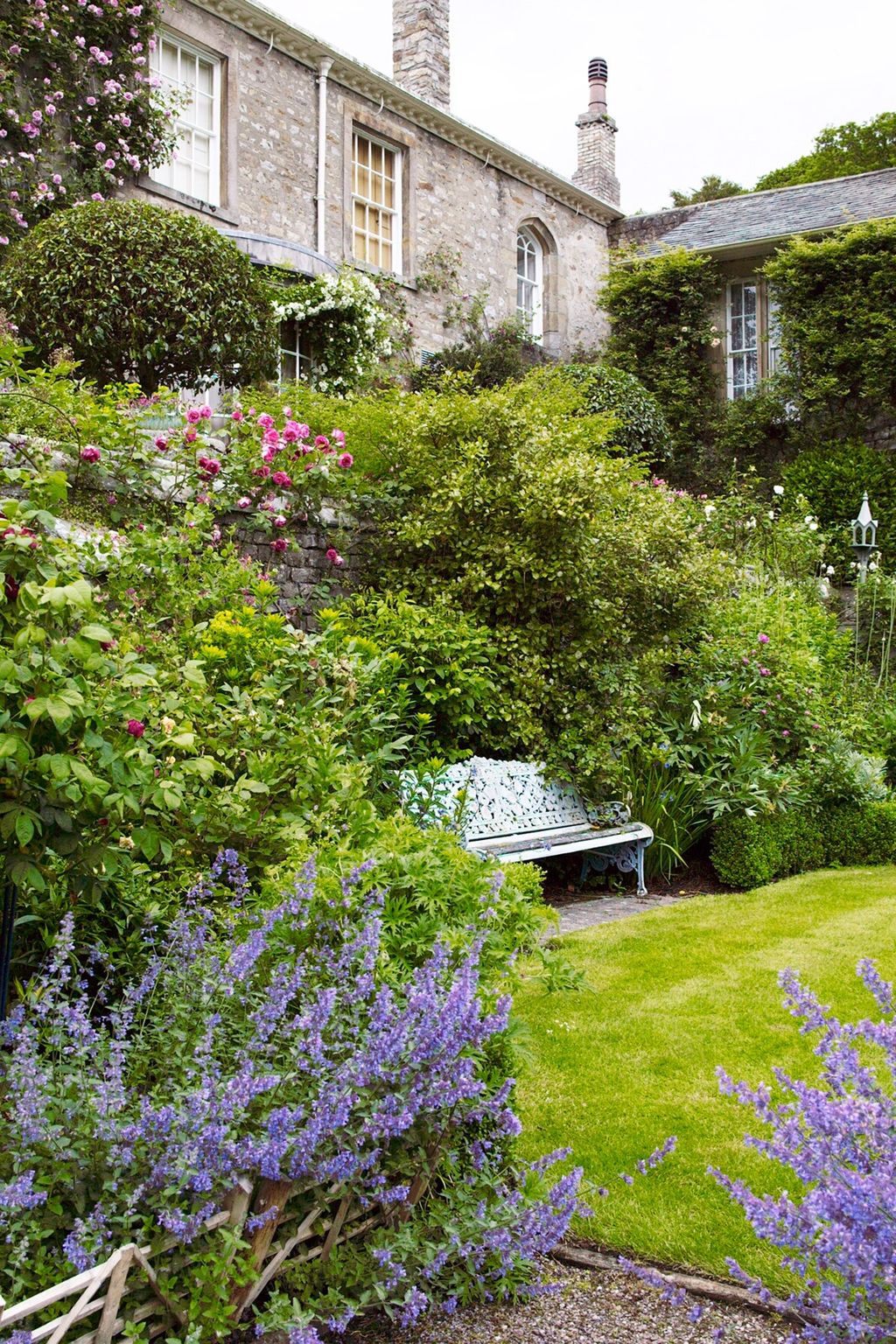 Garden Bench The Garden of Designer Arabella LennoxBoyd | Designers' Gardens
