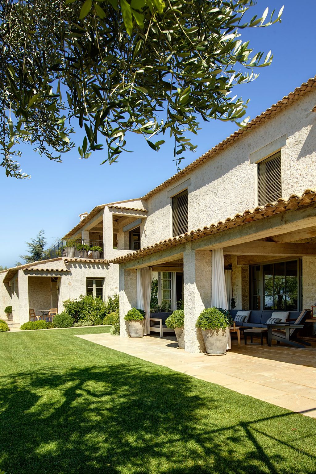 The pool edges are raised from the ground.