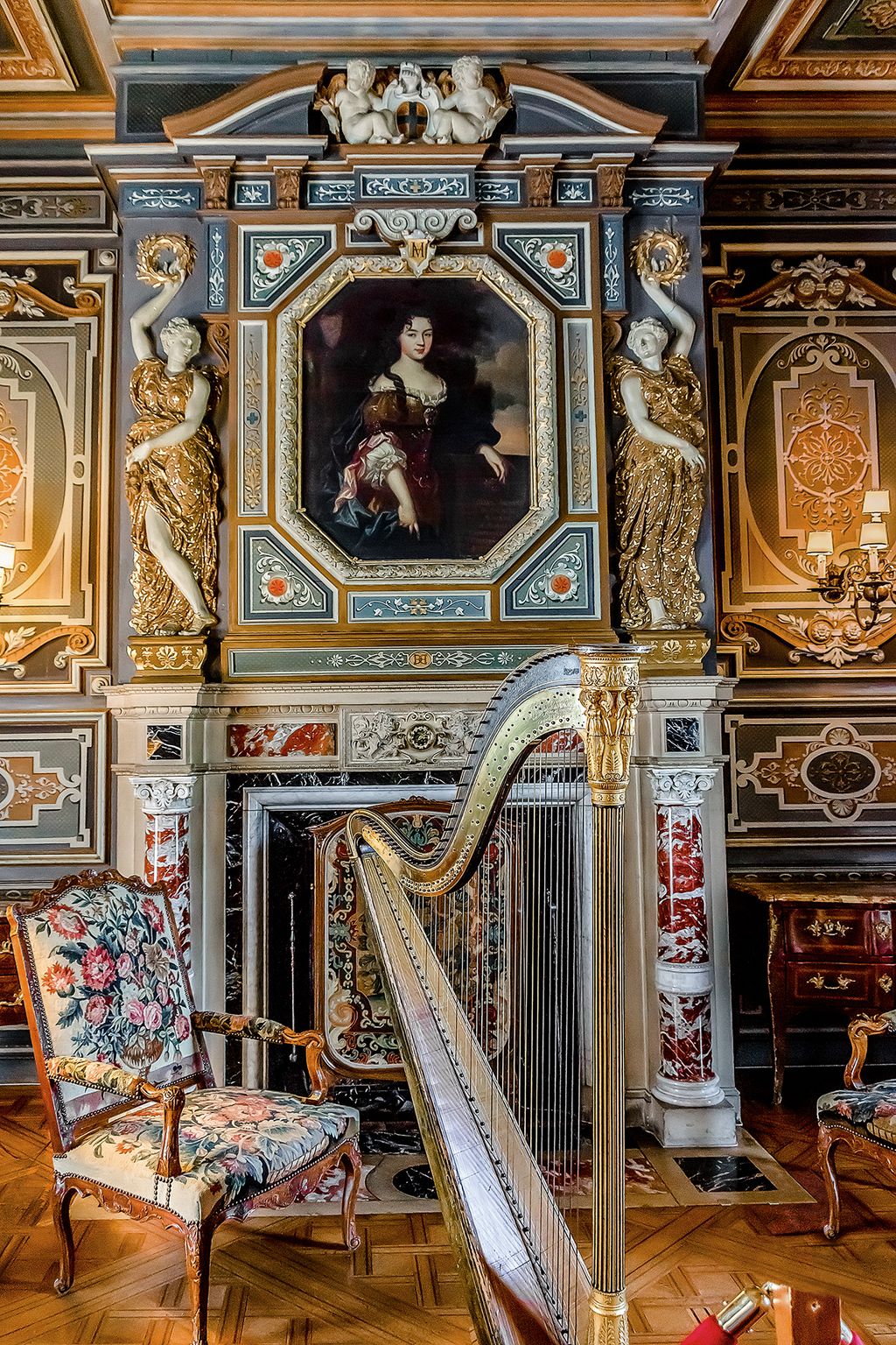 The lavish grand salon at Cheverny.