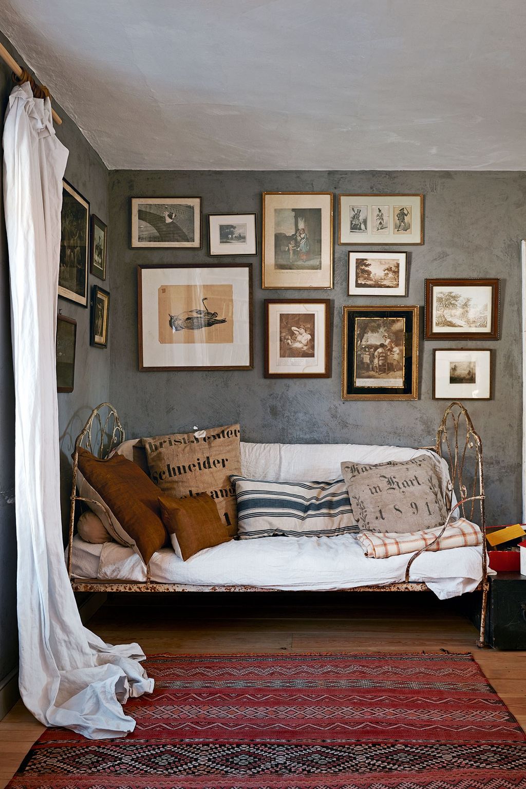 Daybed against gallery wall | Living Room Design Ideas