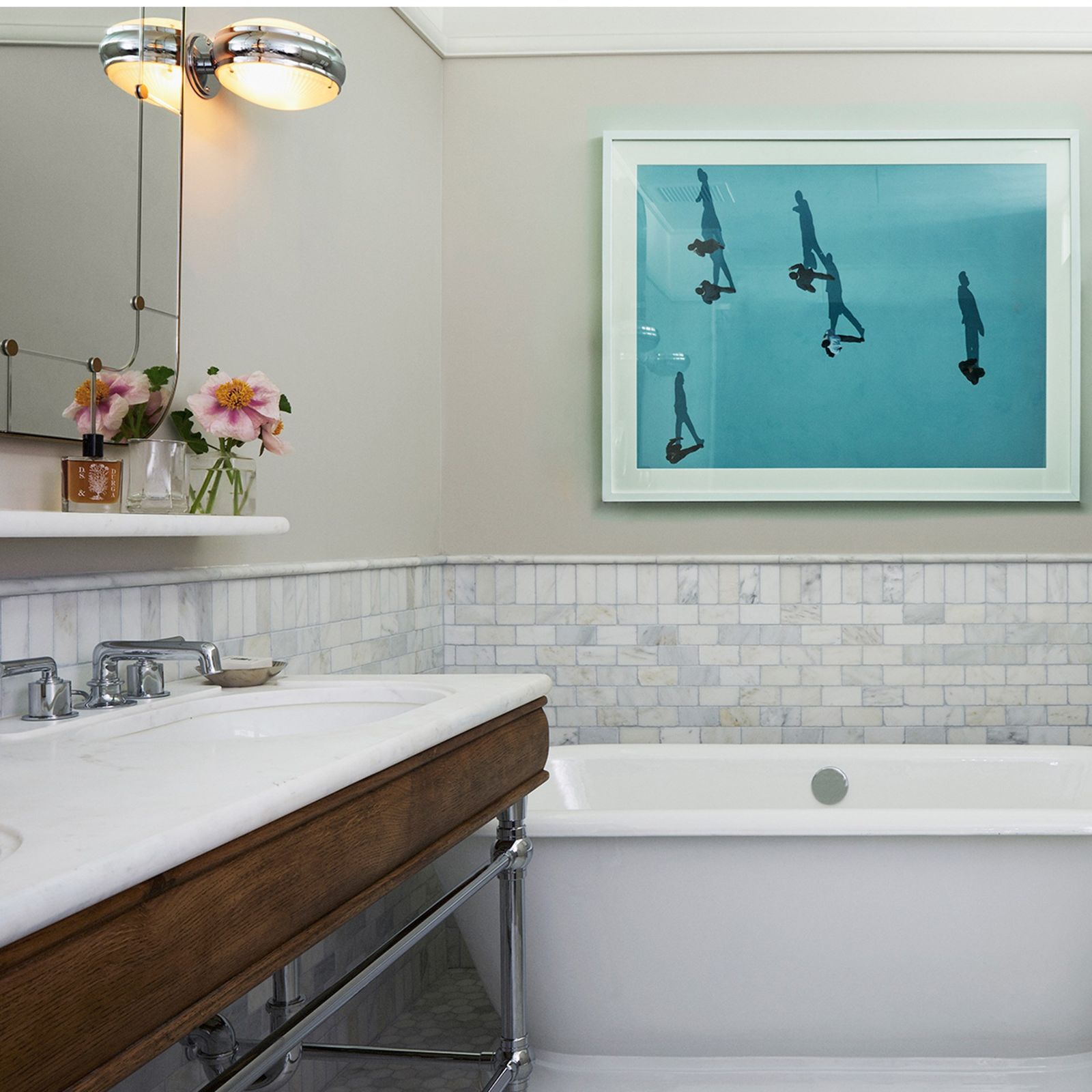 Image may contain Interior Design Indoors Room Tub and Bathtub