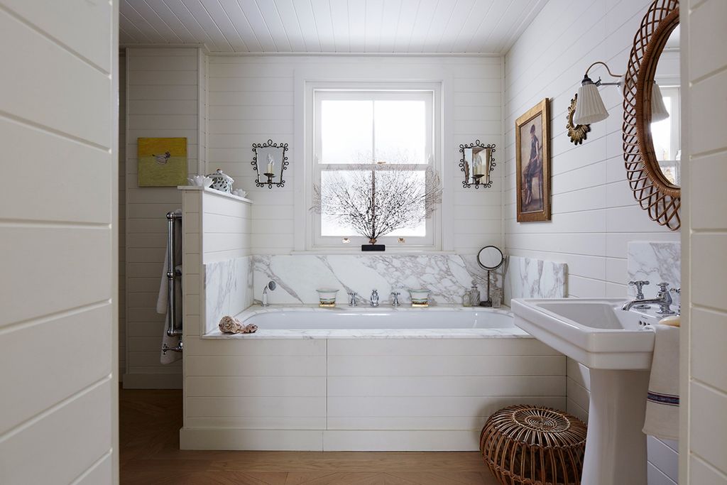 Image may contain Tub Bathtub Interior Design and Indoors