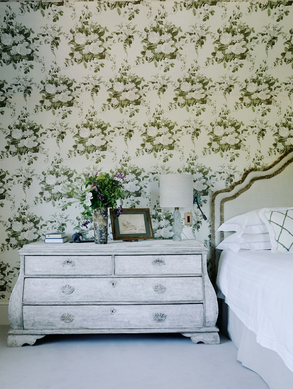 On the site of a former vicarage in Hampshire Andrew and Sarah Hills of Porta Romana have created an elegant and...