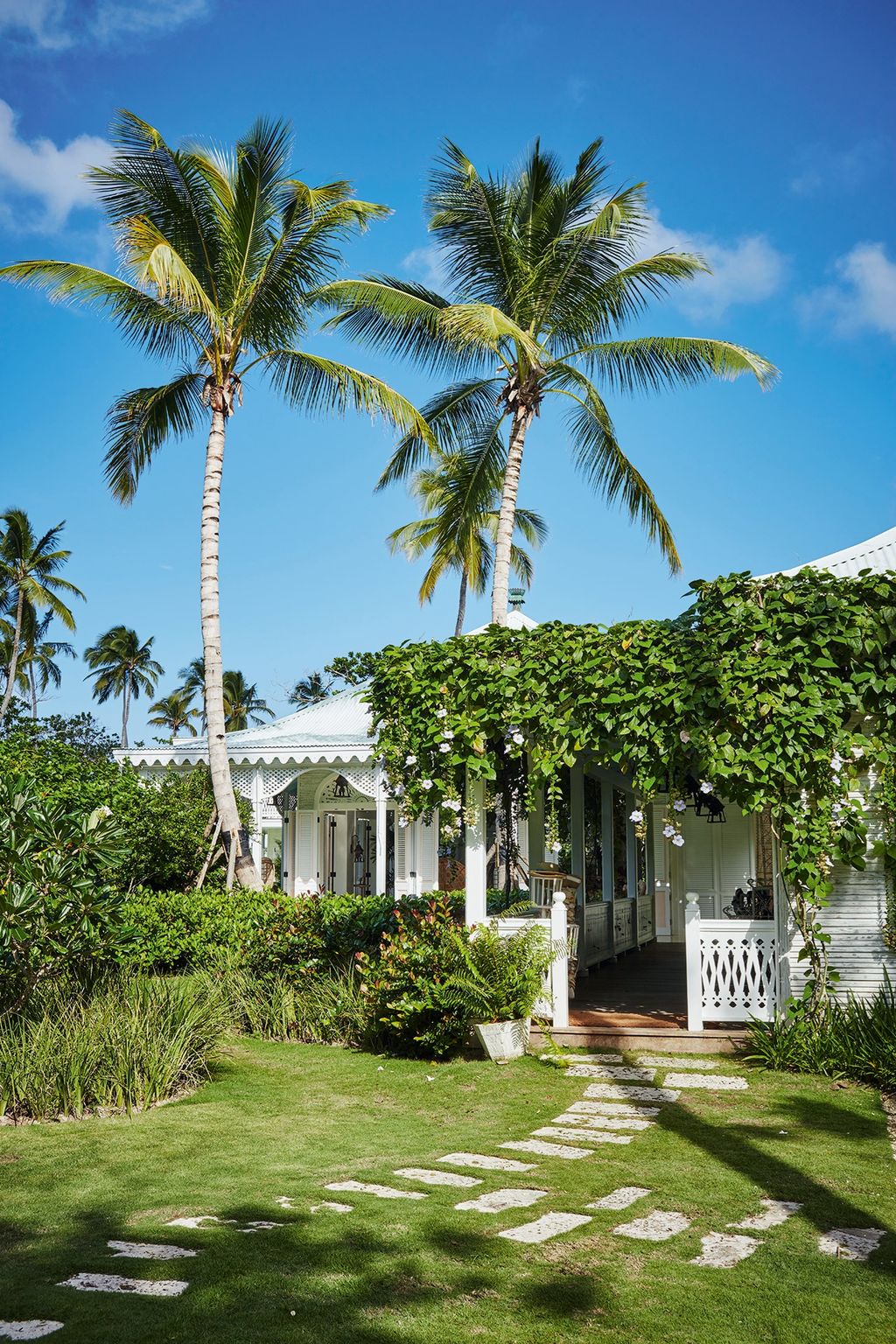 Image may contain Garden Arbour Outdoors Summer Porch Building and Patio