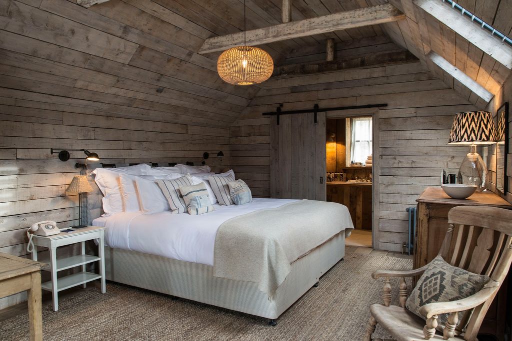 Rustic Cabin Bedroom | Bedroom Ideas