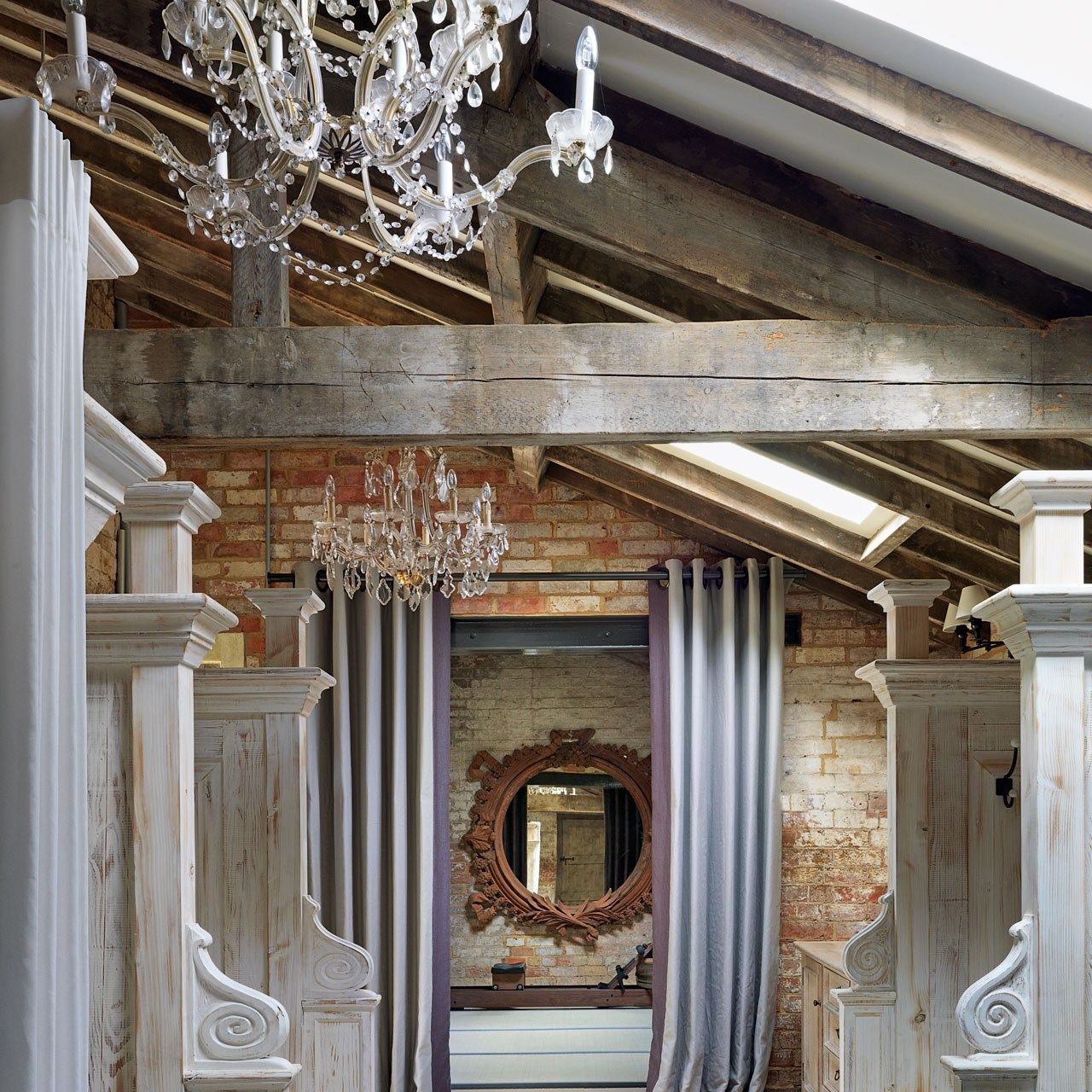 How to decorate a Victorian hallway