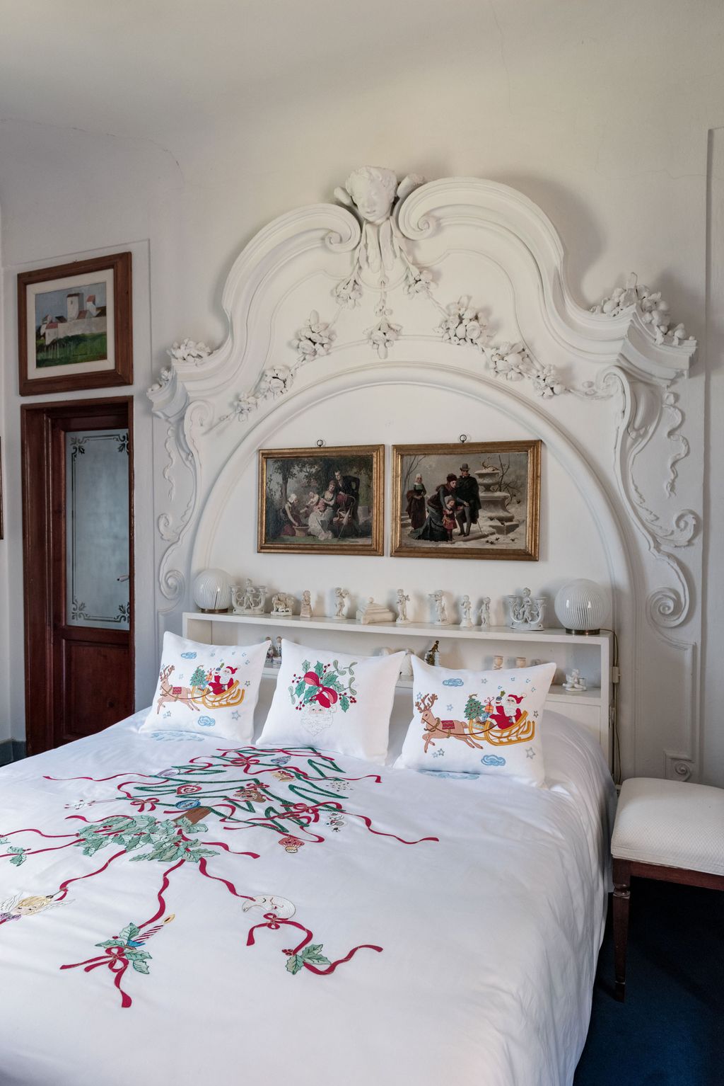 Image may contain Room Bedroom Indoors Furniture Bed Interior Design Cushion and Pillow