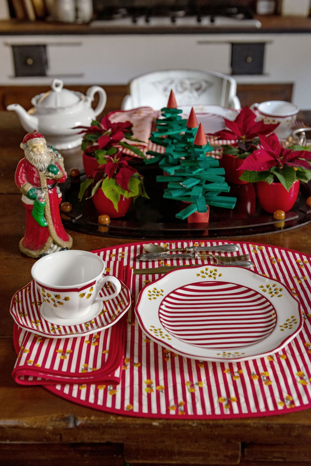 Image may contain Pottery Furniture Table Saucer Coffee Cup and Cup