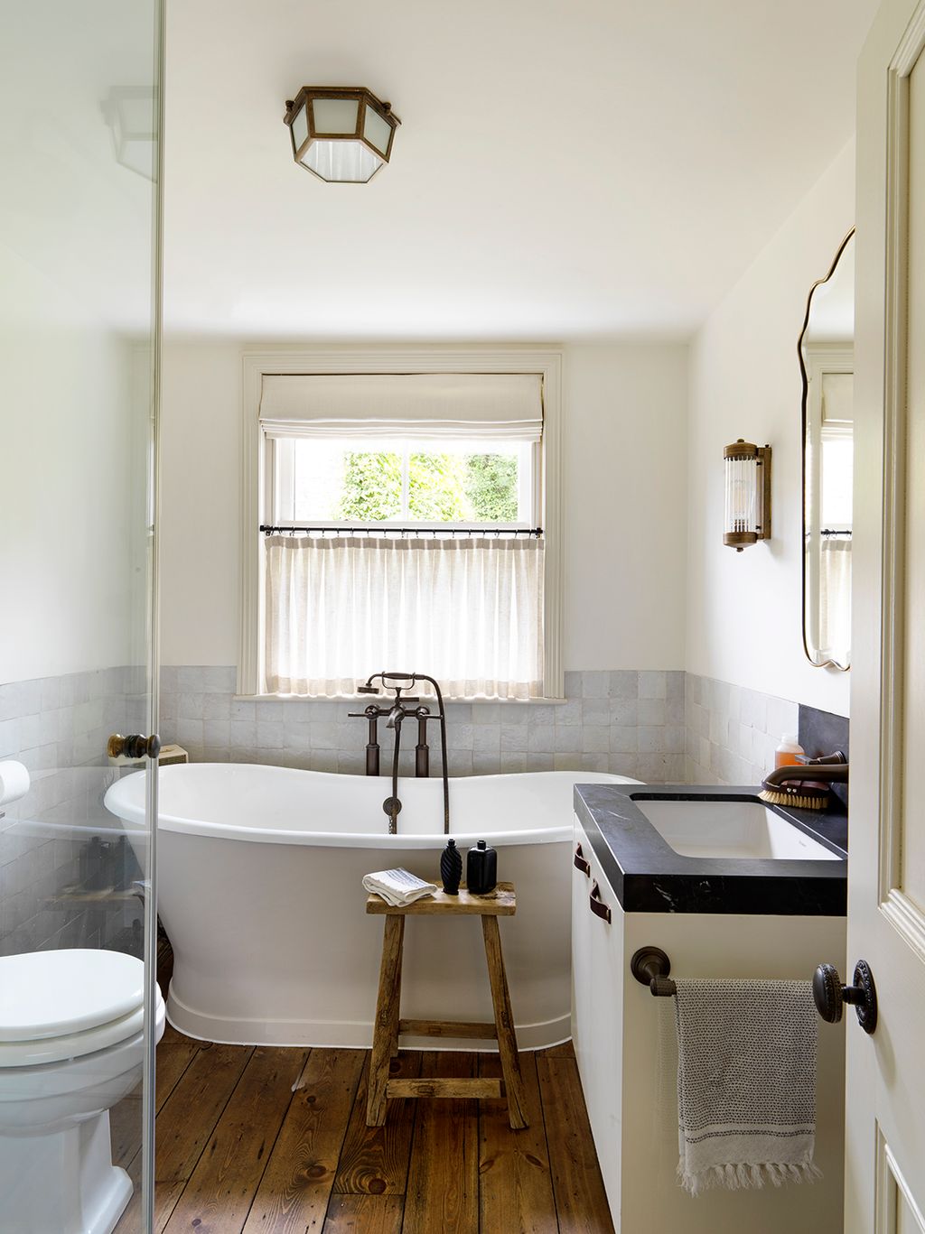 Image may contain Indoors Room and Tub