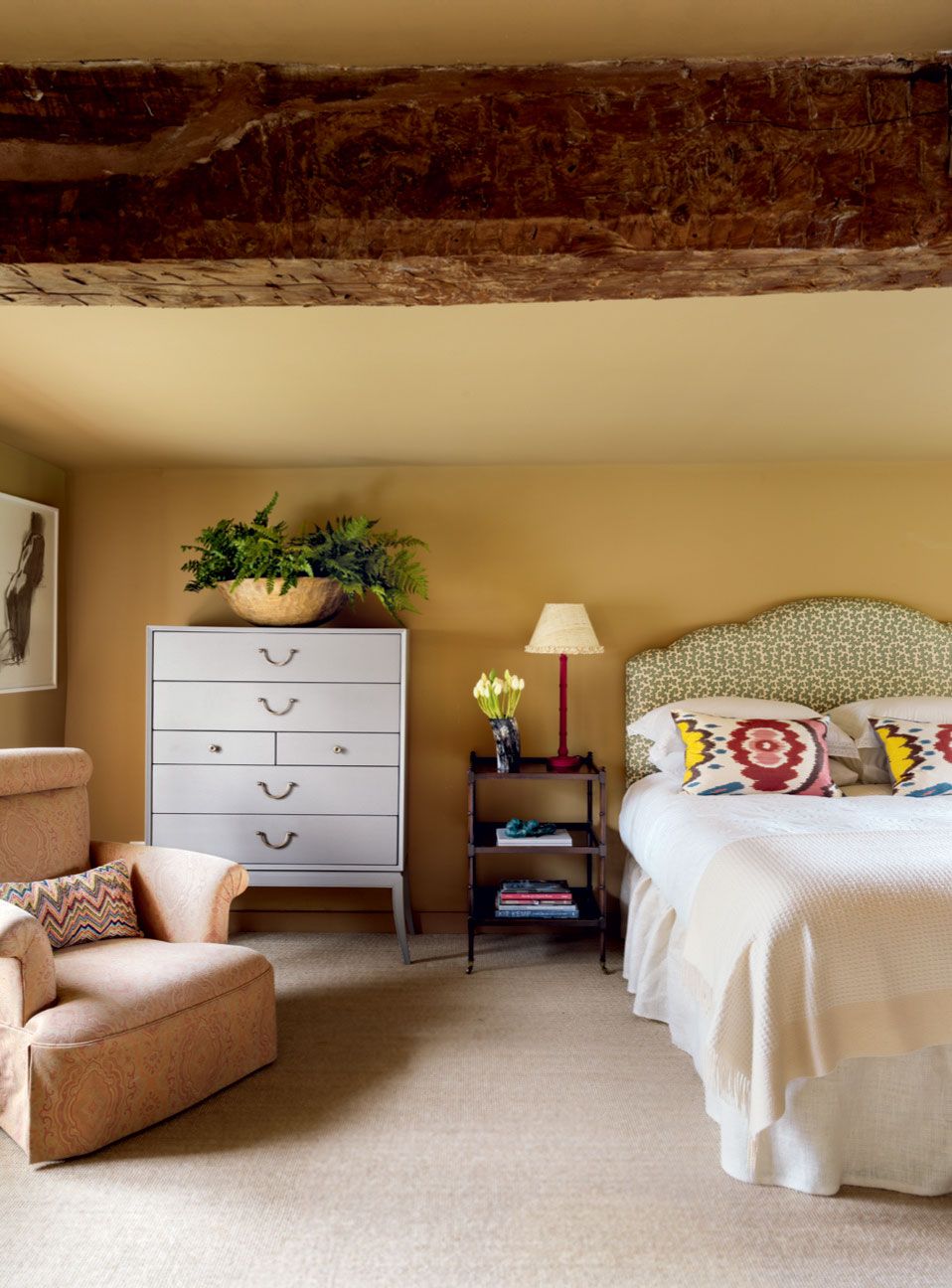 Image may contain Furniture Room Bedroom Indoors Bed Interior Design and Living Room