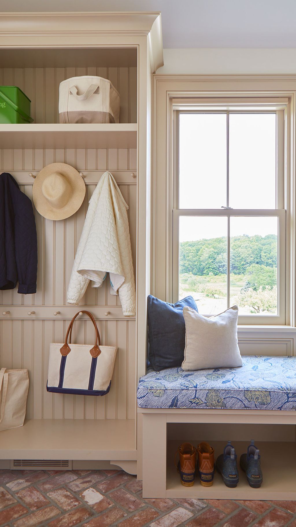 Image may contain Furniture Bag and Tote Bag