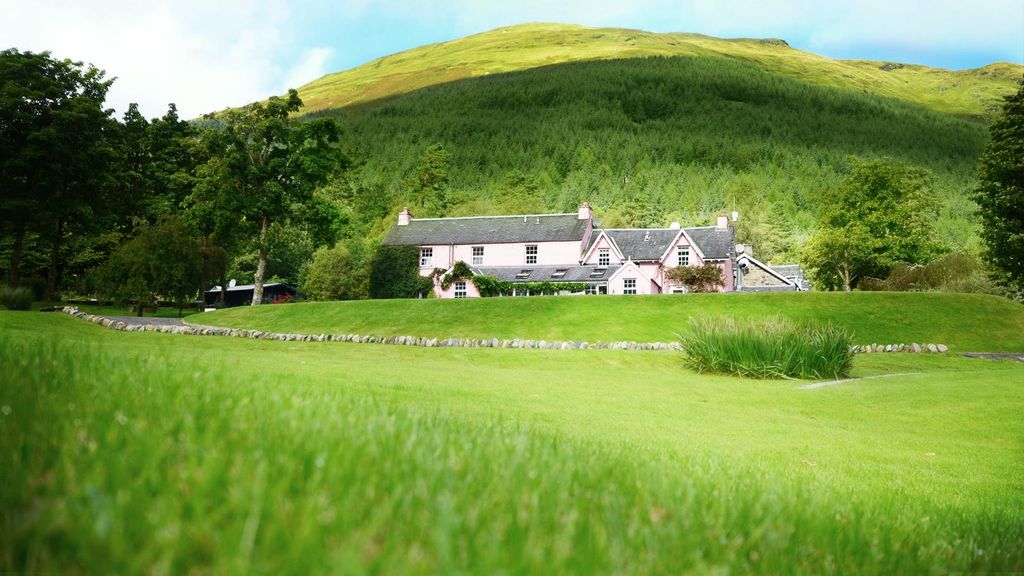 Image may contain Grass Plant Nature Outdoors Countryside Field Grassland Lawn Land and Vegetation