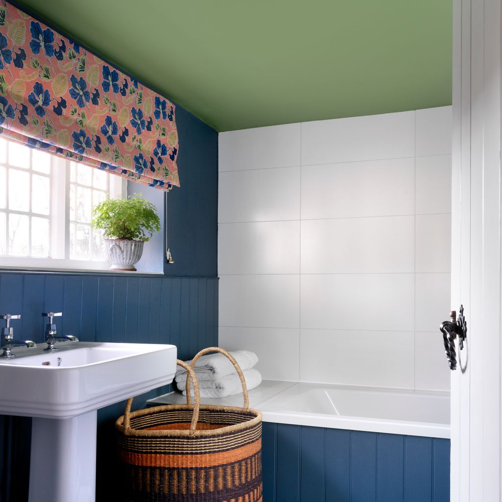 Image may contain Corner Interior Design Indoors Home Decor and Tub