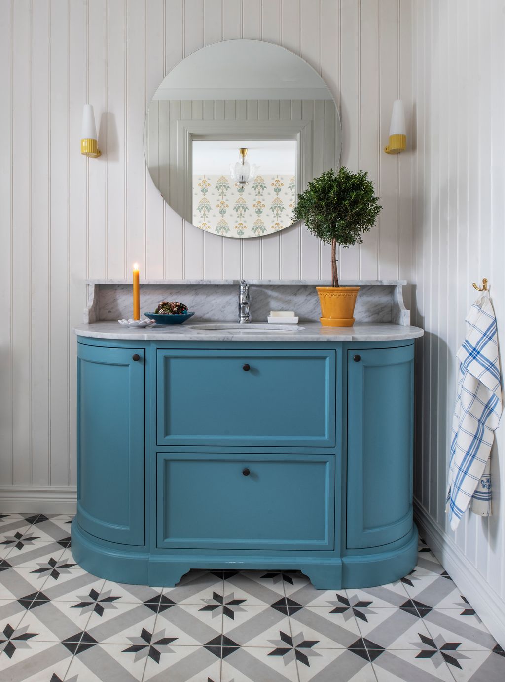 Image may contain Double Sink Home Decor and Corner