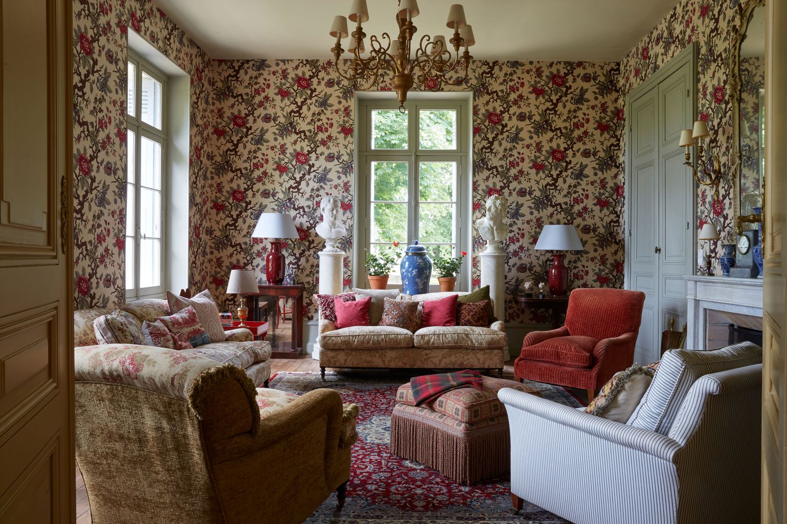 Image may contain Living Room Room Indoors Furniture and Couch