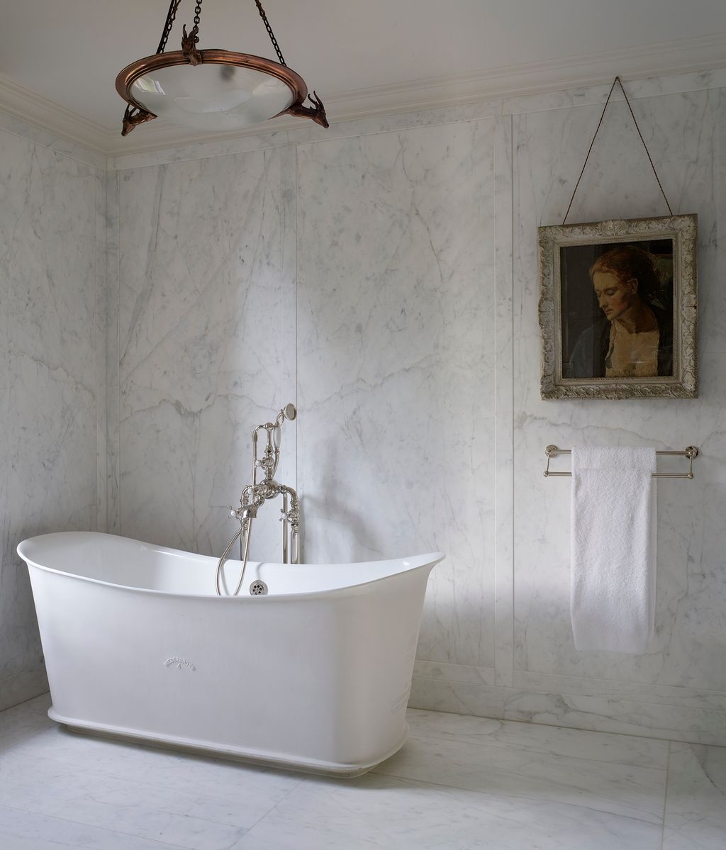 Image may contain Tub Bathtub Indoors Human Person and Room