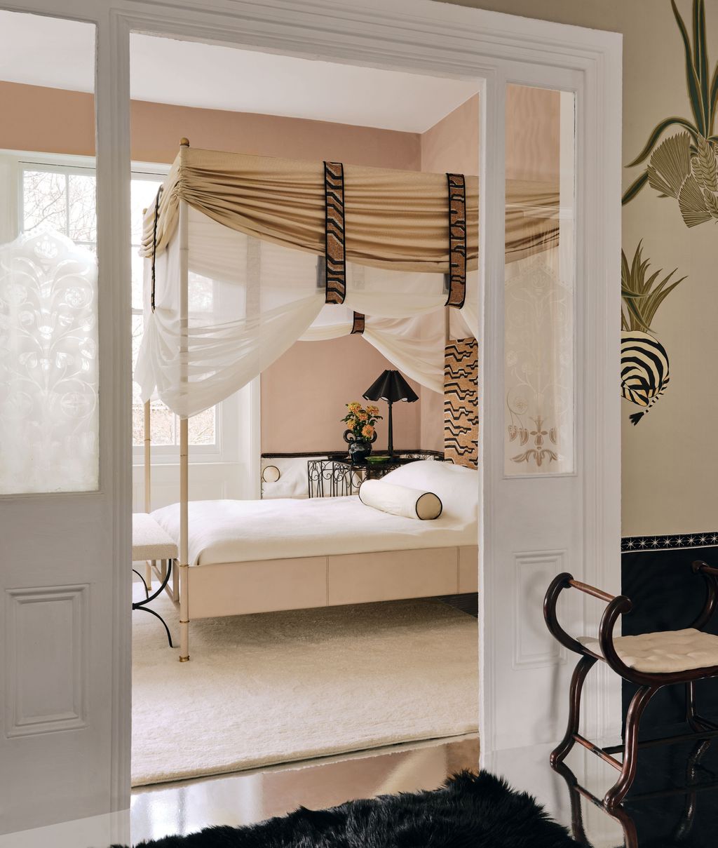 Image may contain Furniture Room Bedroom Indoors Interior Design and Living Room