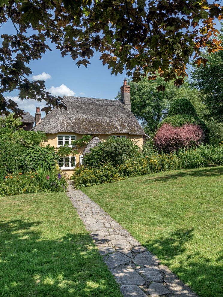 On torrid days in Singapore the mercury can rise to 40°C. This is when interior designer Elizabeth Hay who relocated to...