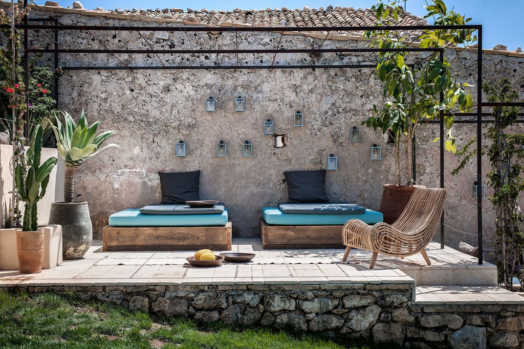 A terrace area at Dimora delle Balze.