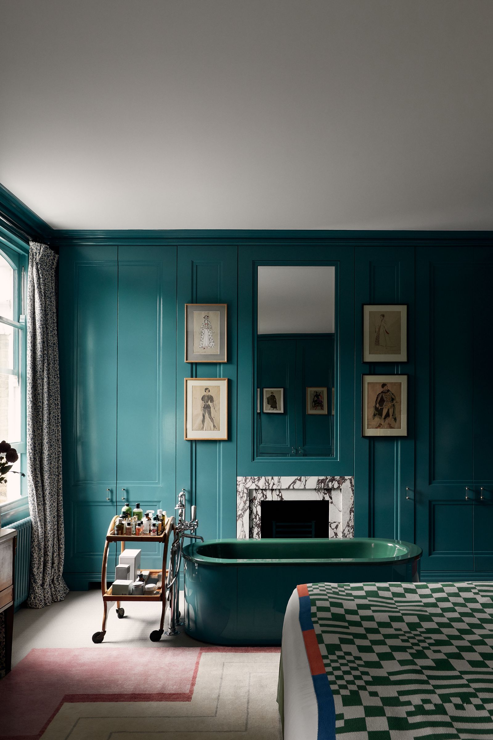 The bath in Melinda Stevens' bedroom