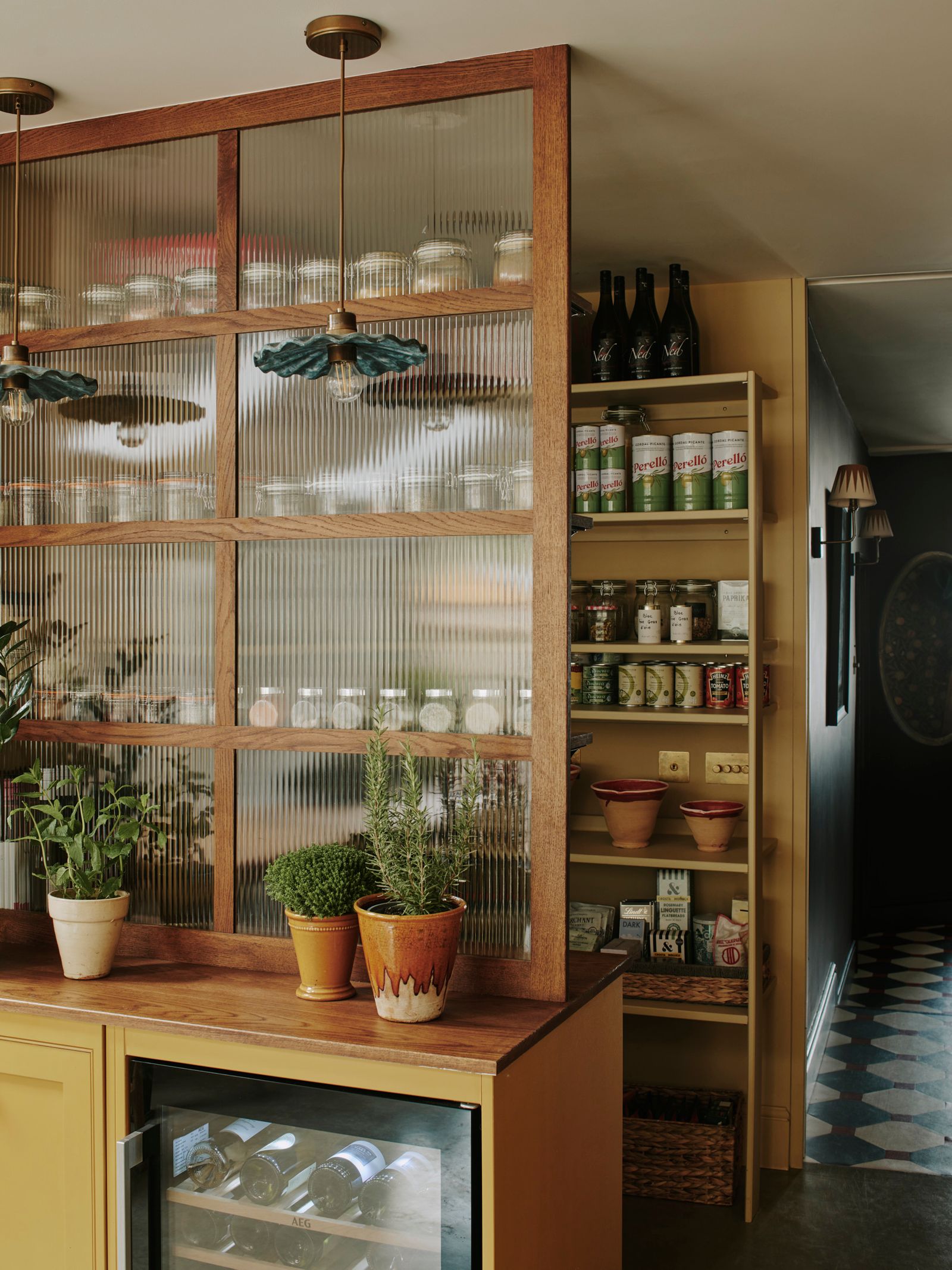 Why we love reeded glass in kitchens
