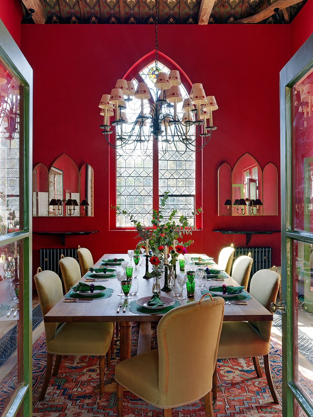 A previously ignored space the team instinctively knew they wanted to turn this chapel into a wonderful welcoming dining...