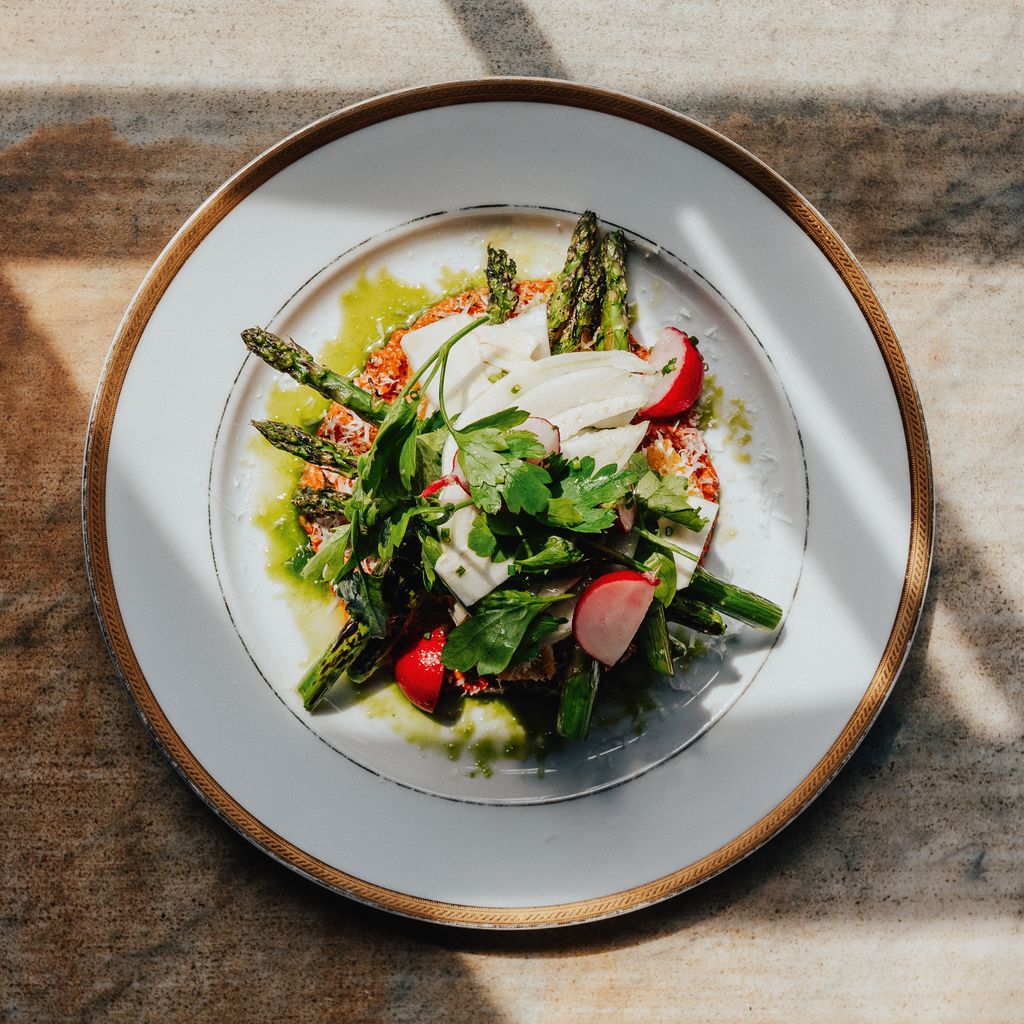 A daily changing menu of ingredientled organic seasonal dishes is served in the inviting dining room below.