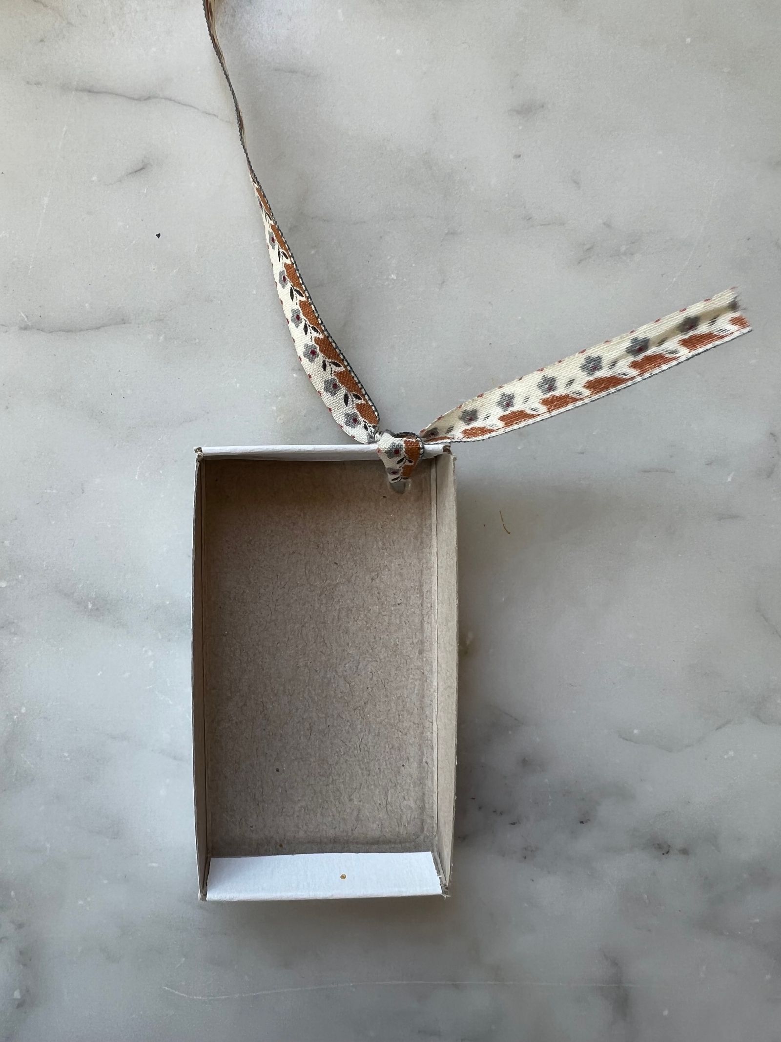 Decorative ribbons make this even more charming.