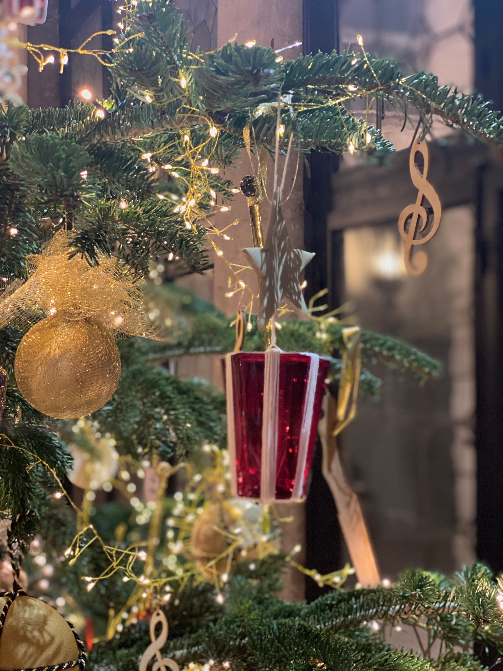 A Giberto glass hangs from the Christmas tree at the Conservatorio di Musica Benedetto Marcello di Venezia.