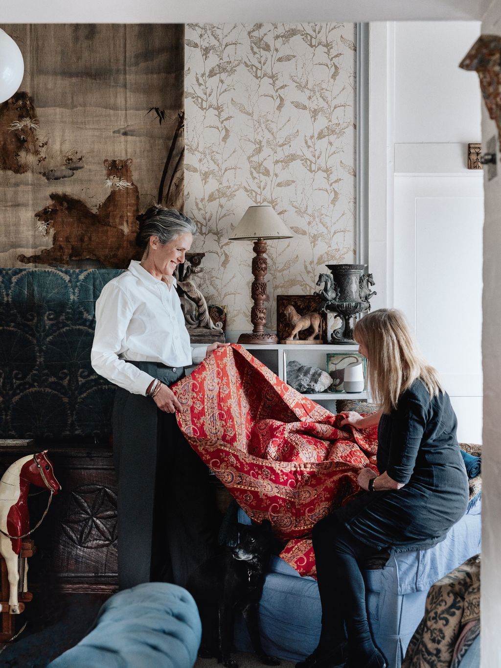 Inspecting a handstitched French paisley quilt from c1900 with antique textile specialist Rhona Valentine.