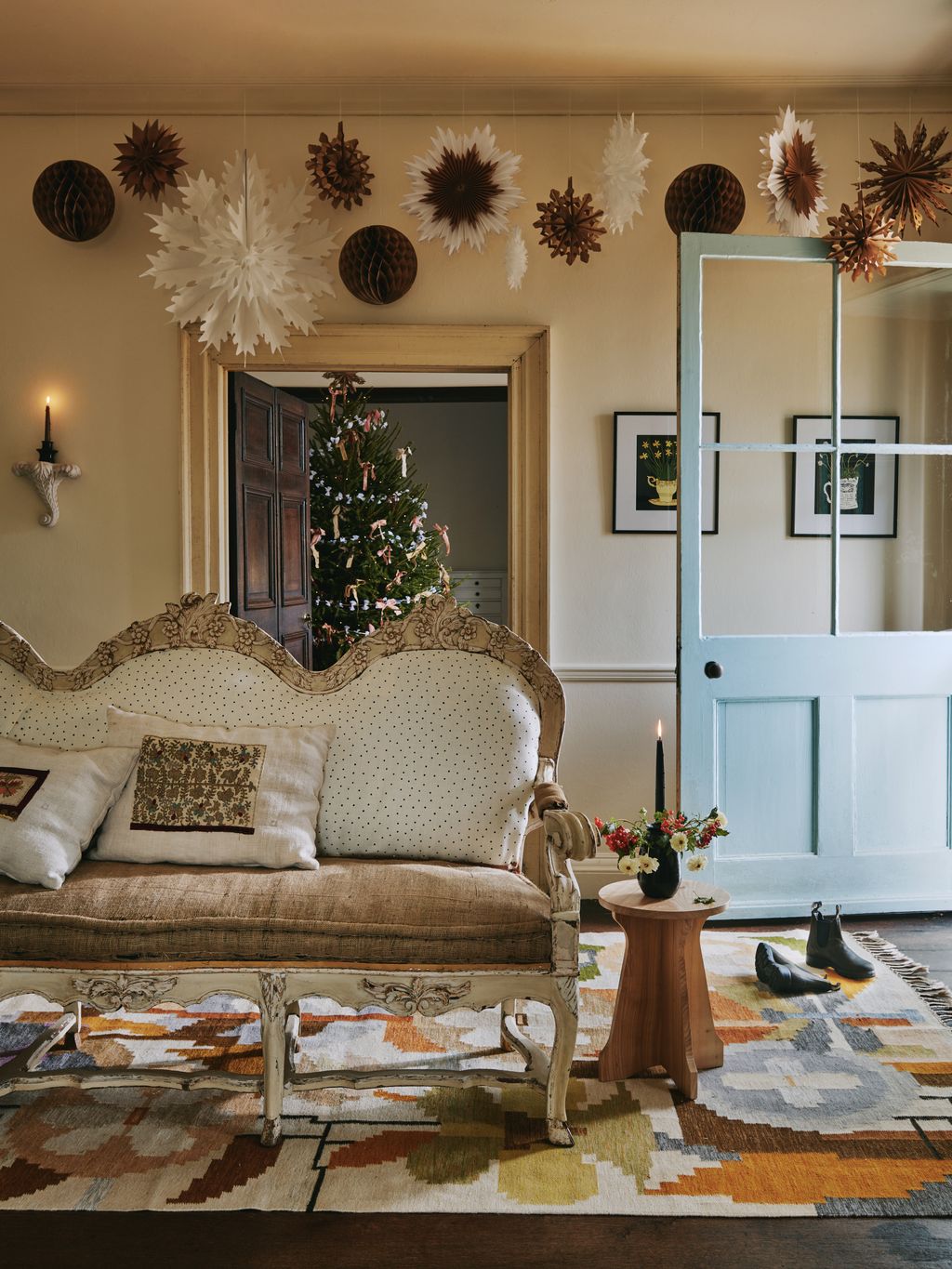 Brown and caramel shades are ever so chic when used together  a refreshing change from the usual green and red colour...