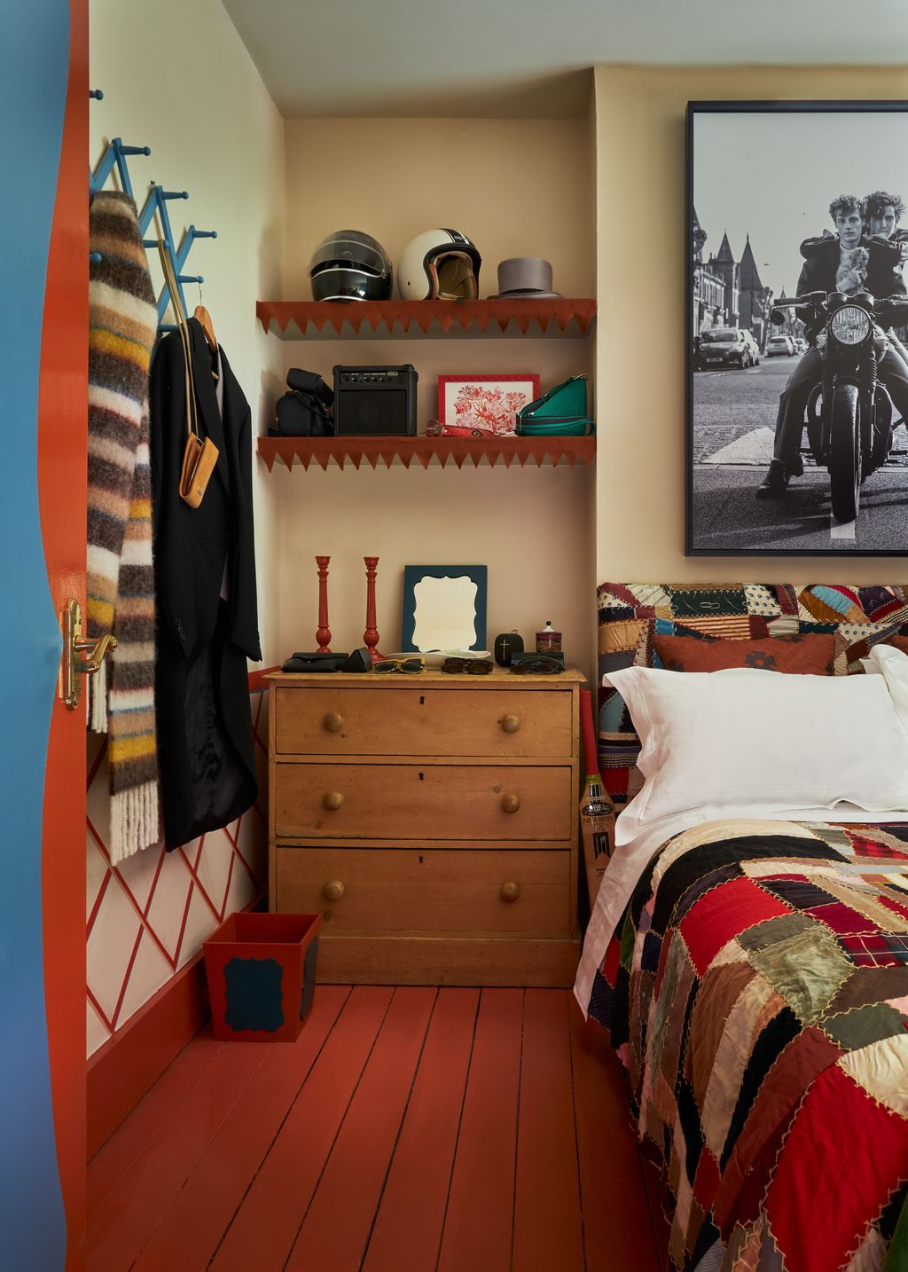 In Max's housemate Hugh's room the bed is covered with a American 19thcentury rag quilt and another damaged one was used...