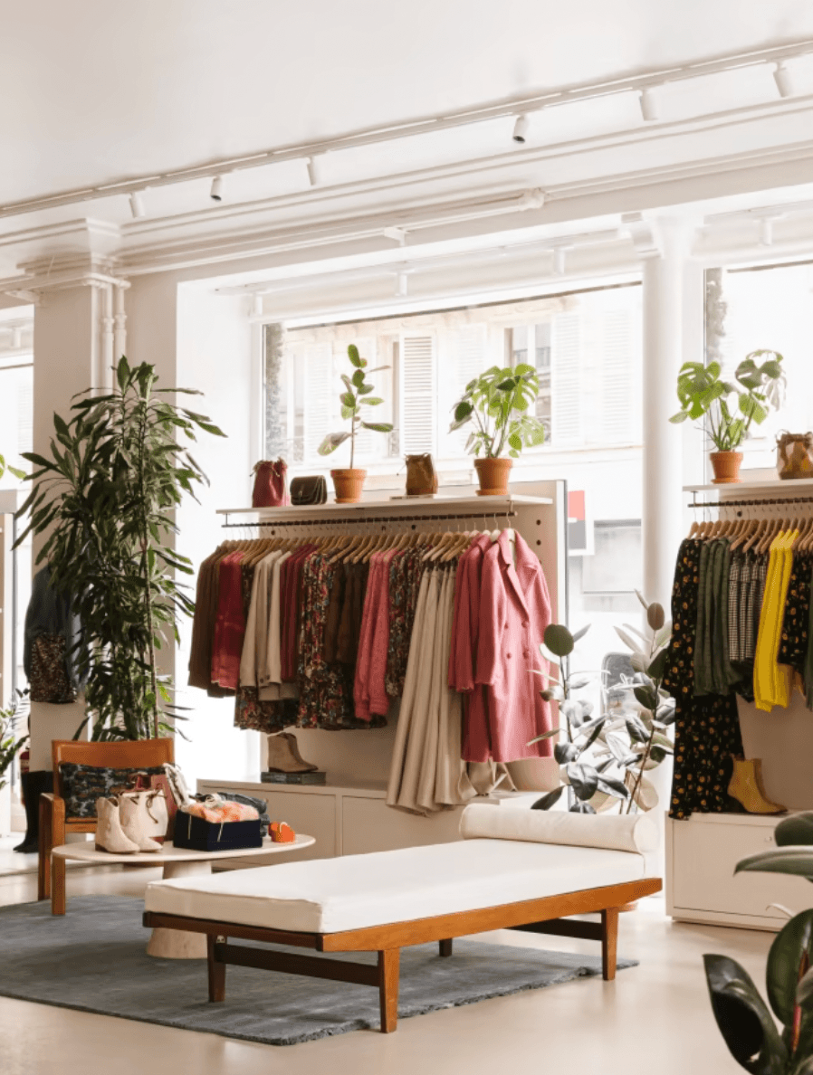 Inside L'Appartement by Szane 8e.