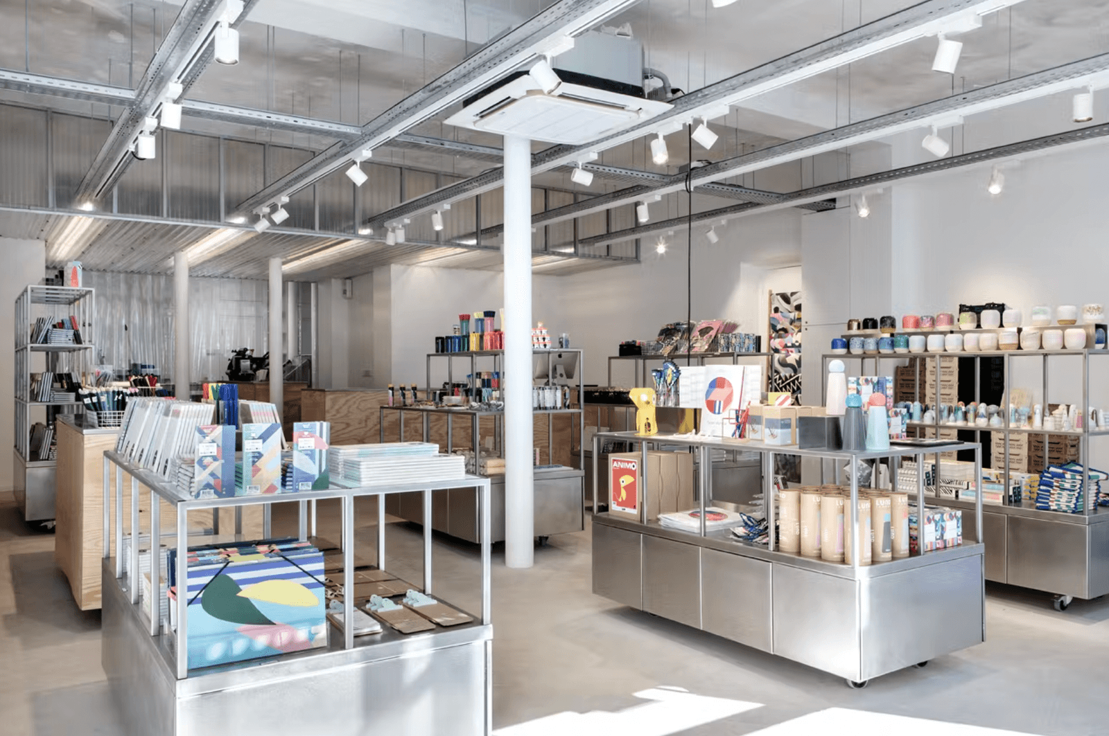 Inside Papier Tigre.