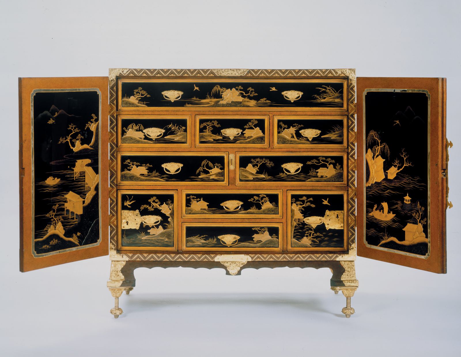 c.1680 Lacquer cabinets depicting Mount Fuji