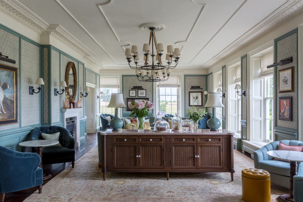 Nested in the Hampshire hills just over an hour outside of London Four Seasons Hampshire is all fields and cows and...