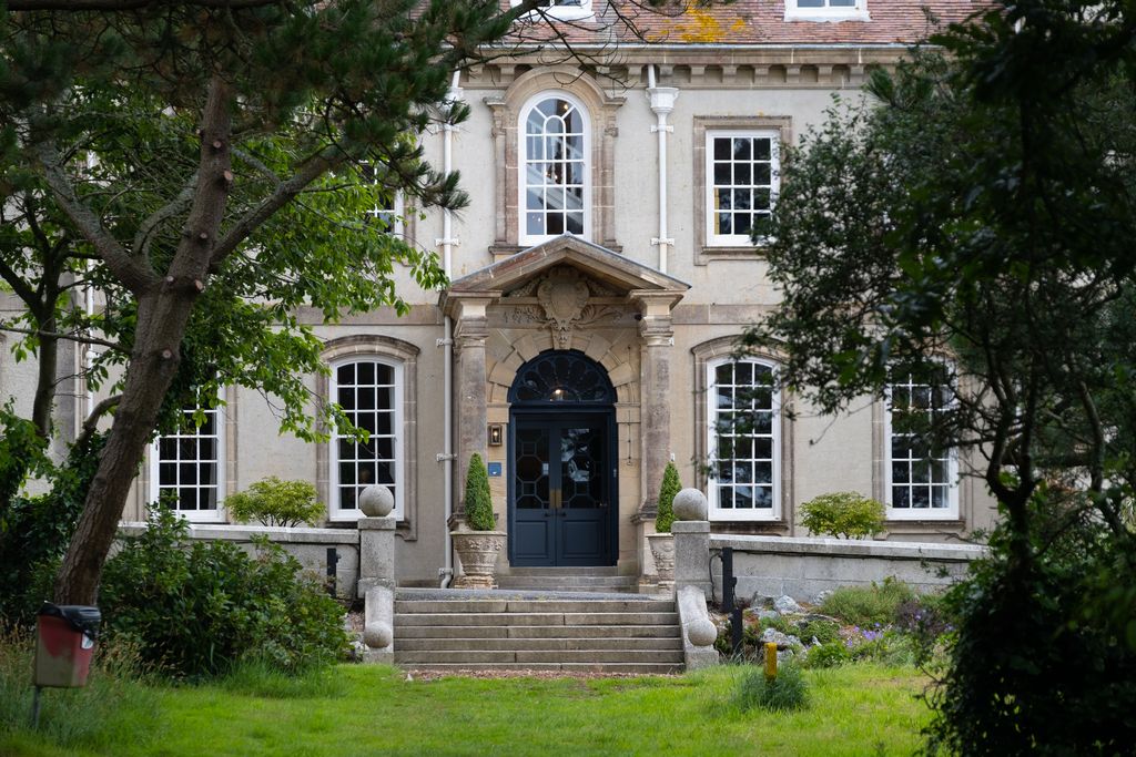 This sweeping Victorian seaside mansion overlooking the glassy Fowey estuary is known for its Wind in the Willows beauty...