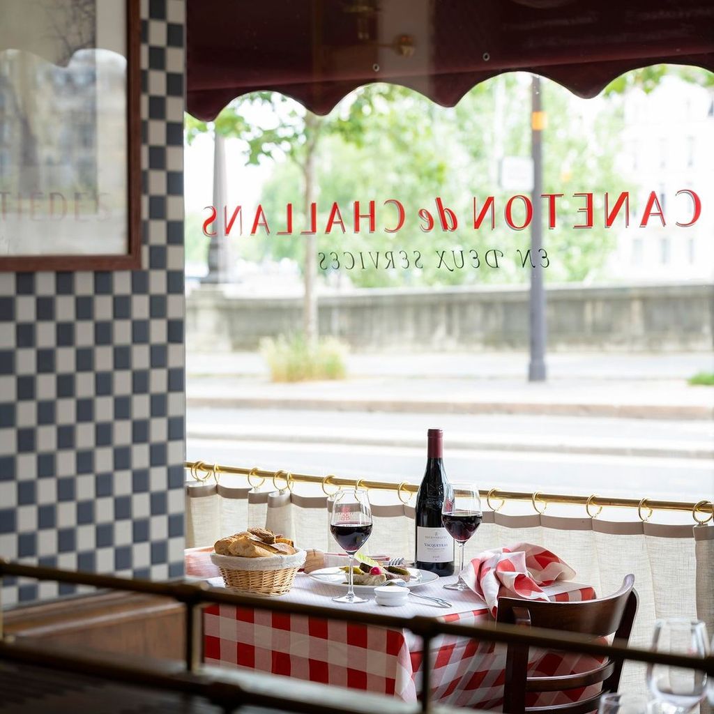 La Rôtisserie d'Argent fifth arrondissement french restaurants gingham tablecloth red wine