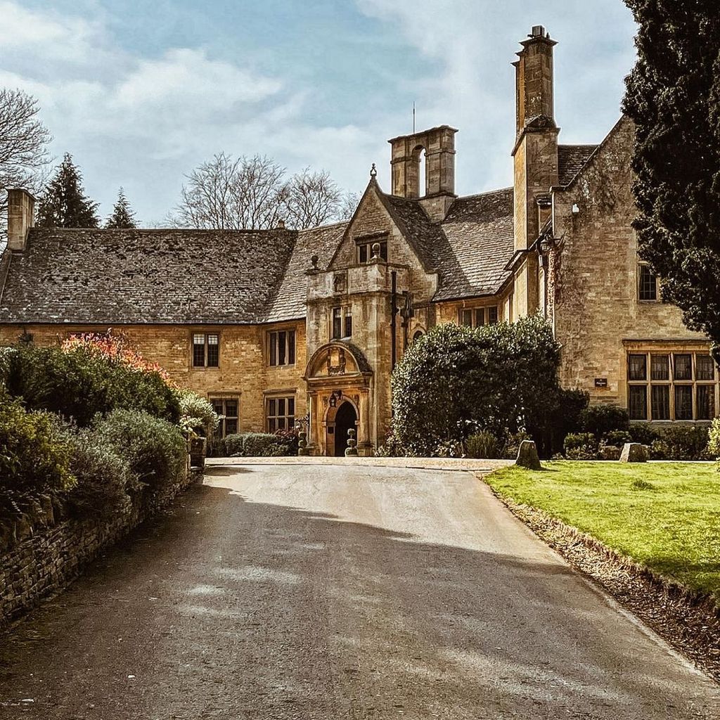 Set in an intimate Grade IIlisted Arts and Crafts manor house in the northern Cotswolds is the fivestar Foxhill Manor....