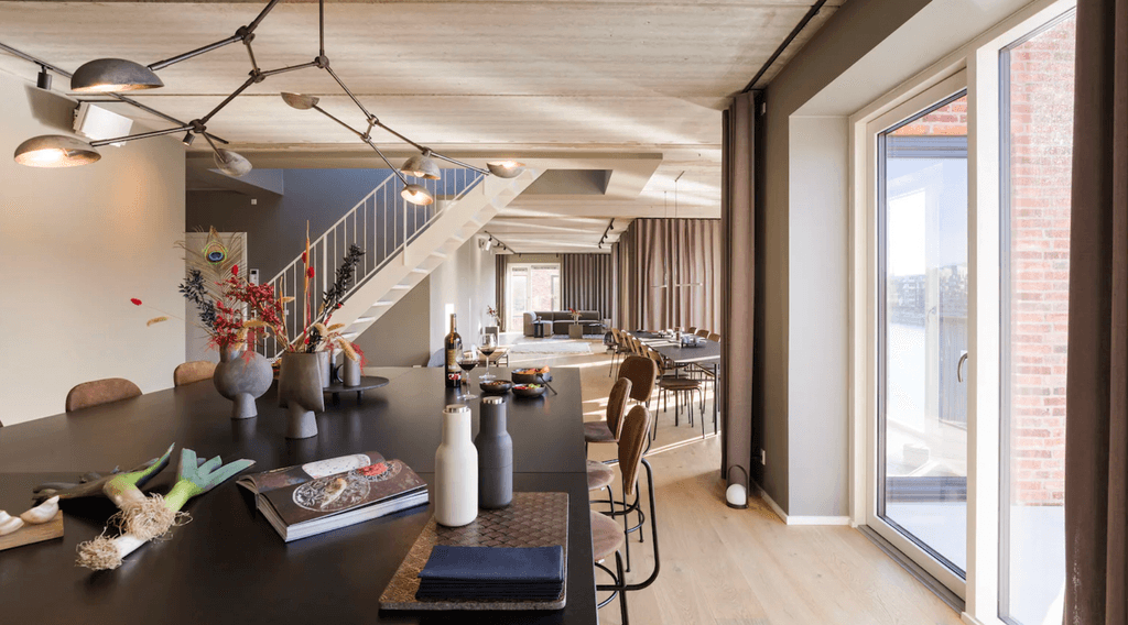 A stay at this studio is sure to be an unforgettable one. Full of natural materials sculptural lighting and elegant...
