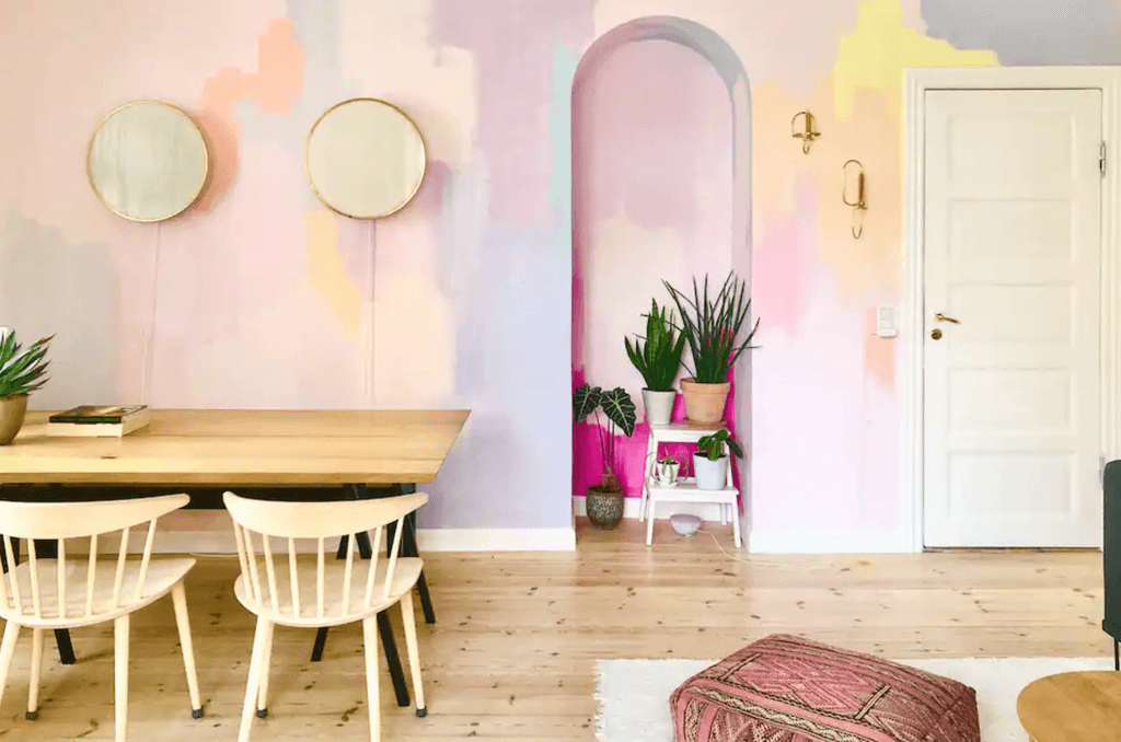 Guests can expect to think pink Copenhagenstyle in this charming flat. With its stylish furniture exposed brick and...