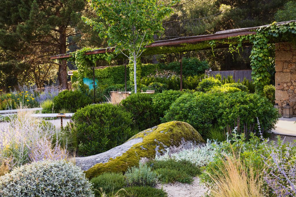 Huge granite boulders were dug out of the earth and strategically repositioned to create structure when Álvaro...