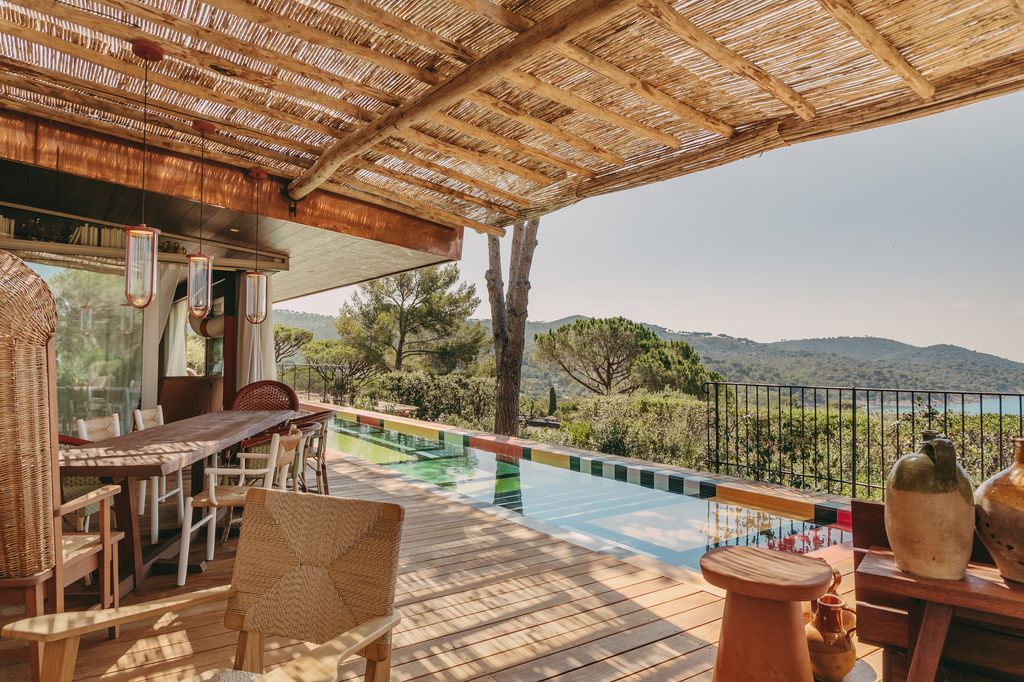 Inspired by the Eames House in Los Angeles which was designed in 1949 by Charles and Ray Eames as their home and studio...