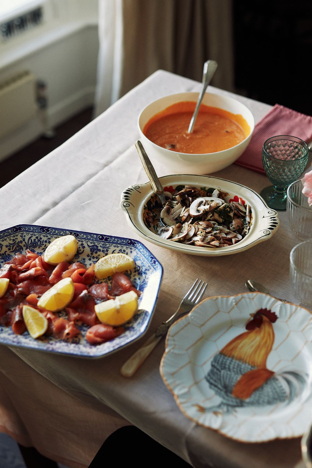 The hand painted plates Juana has chosen for the table are from Pia Rubio. The blue serving plate is from Burleigh Pottery.